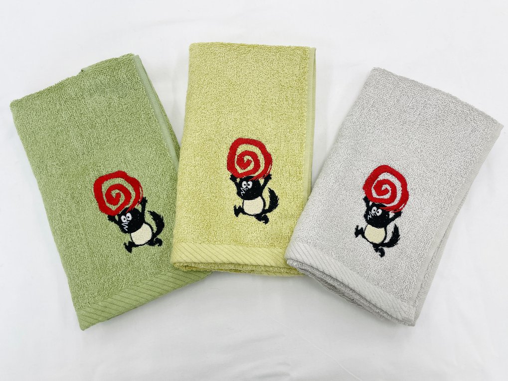 水木しげる記念館_刺繍タオル MOTHIAGE TANUKI_1 (2).jpg